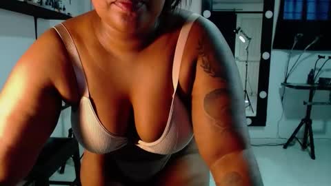 Snapshot of karlaluann chatting on 31, 10, 2025 karlaluann online show from 31, 10, 2025