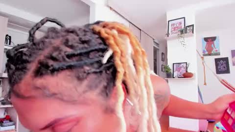 Karlye online show from 5, 12, 2025