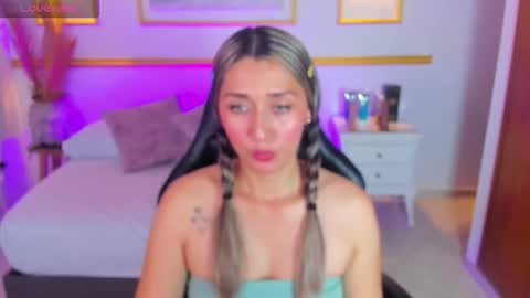 karlyy_ online show from 4, 11, 2025