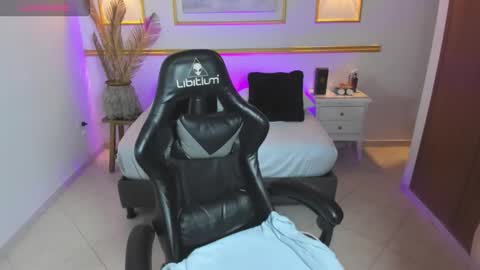 karlyy_ online show from 19, 12, 2025