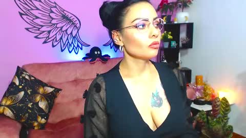 Karol Kenedy online show from 25, 1, 2025