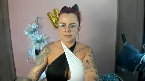 Snapshot of karol_milf__ chatting on 11, 1, 2025 kAROL MILF online show from 11, 1, 2025