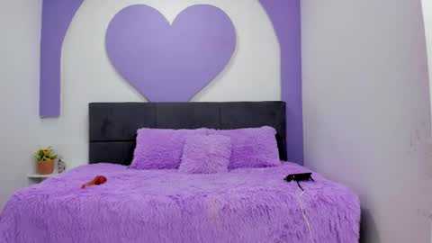 Snapshot of karola_cute_ chatting on 22, 12, 2025 katalina online show from 22, 12, 2025