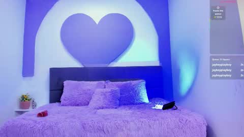 Snapshot of karola_cute_ chatting on 23, 12, 2025 katalina online show from 23, 12, 2025