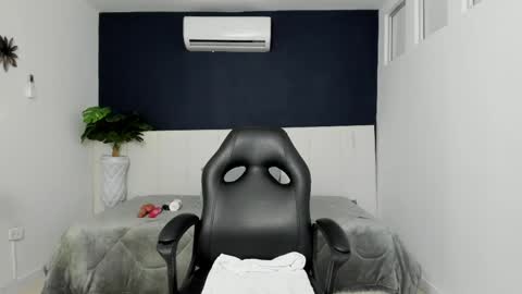 Snapshot of karola_cute_ chatting on 13, 4, 2026 katalina online show from 13, 4, 2026