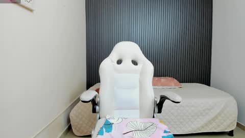 Snapshot of karola_cute_ chatting on 23, 4, 2026 katalina online show from 23, 4, 2026