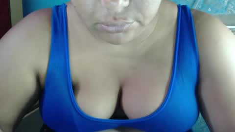 karolbb online show from 2, 12, 2024