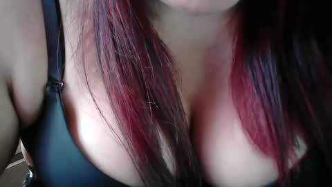 karolbb online show from 22, 2, 2025