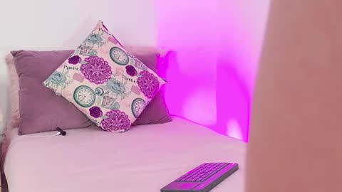 karolinahill online show from 15, 12, 2025