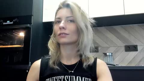 karoline121 online show from 7, 10, 2025