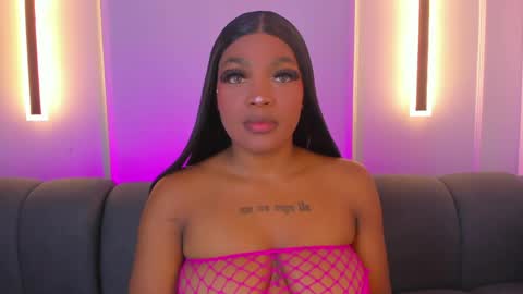 Snapshot of karolwhite_ chatting on 8, 6, 2026 Karol online show from 8, 6, 2026