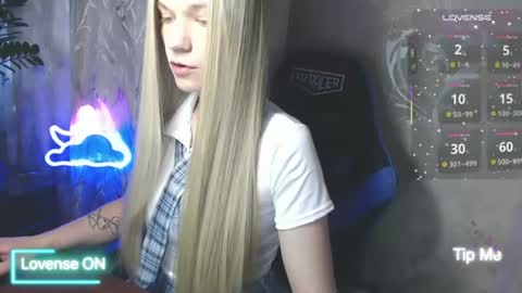 Snapshot of karolynafox chatting on 27, 6, 2026 Caroline Fox online show from 27, 6, 2026