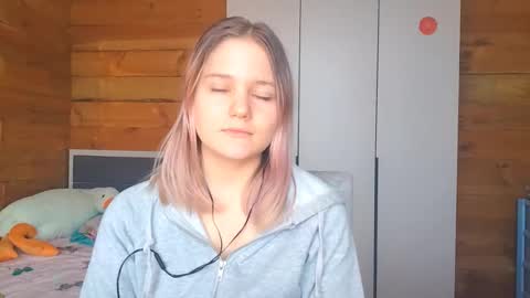 Snapshot of kaseyretort chatting on 8, 10, 2025 Jenni online show from 8, 10, 2025