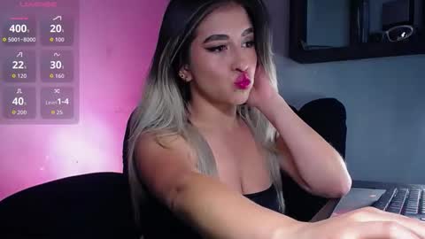 Snapshot of katalina_vega chatting on 8, 10, 2025 Katalina online show from 8, 10, 2025