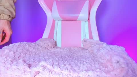 katalinaferreirax online show from 19, 5, 2026