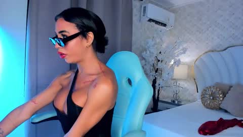 Kata Millants online show from 19, 9, 2025