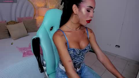 Kata Millants online show from 24, 10, 2025