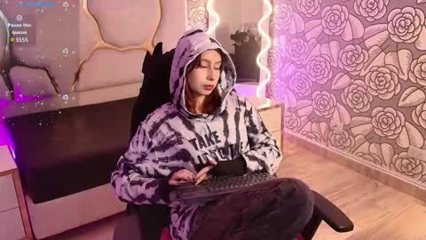 Snapshot of katana_tay chatting on 8, 11, 2025 katana_tay online show from 8, 11, 2025