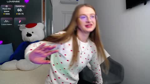Snapshot of kate_jonson chatting on 8, 12, 2024 .Be kind and gentle with me and I will do my best for you.   online show from 8, 12, 2024