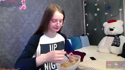 Snapshot of kate_jonson chatting on 22, 10, 2025 .Be kind and gentle with me and I will do my best for you.   online show from 22, 10, 2025