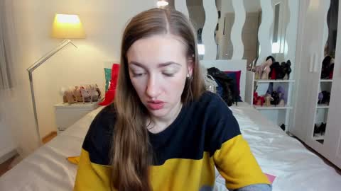 kate_redgar online show from 6, 3, 2025