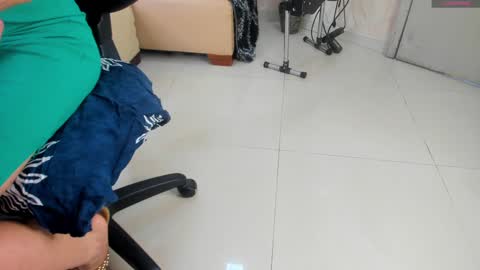 kate_roose online show from 25, 1, 2025