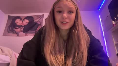 Snapshot of kateevanss_ chatting on 23, 9, 2025 kate online show from 23, 9, 2025
