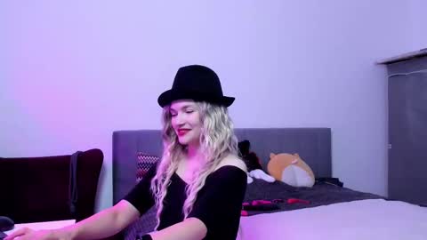 Snapshot of katherinemidnight chatting on 10, 10, 2025 Katherine online show from 10, 10, 2025