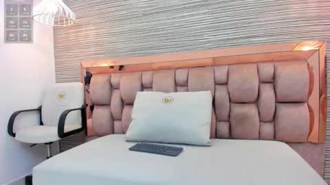 Snapshot of kathia_dumons_ chatting on 5, 12, 2025 KATHIA online show from 5, 12, 2025