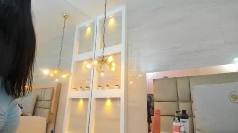 Snapshot of kathia_dumons_ chatting on 17, 12, 2025 KATHIA online show from 17, 12, 2025