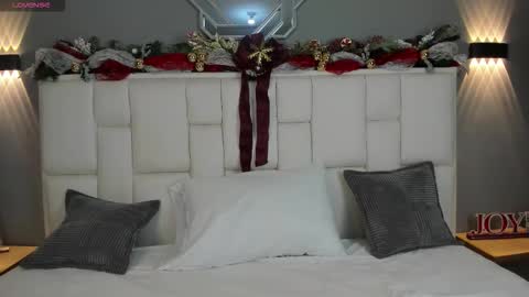 Snapshot of kathymirrow chatting on 16, 12, 2025 Kathy online show from 16, 12, 2025