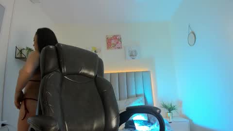 Snapshot of katia_gh chatting on 18, 10, 2025 Katia  online show from 18, 10, 2025