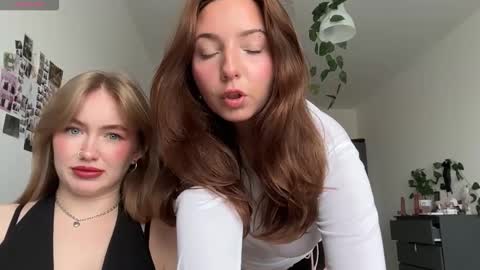 Snapshot of katie________ chatting on 26, 9, 2025 Katienext stream online show from 26, 9, 2025