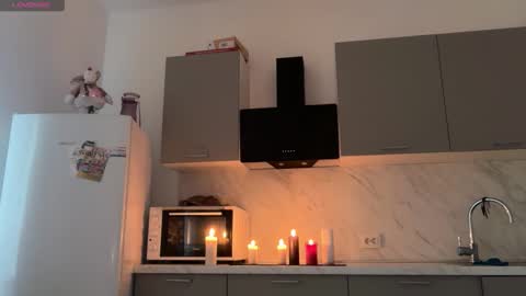 Snapshot of katie________ chatting on 16, 10, 2025 Katienext stream online show from 16, 10, 2025