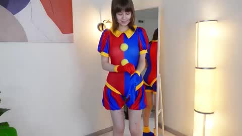 Snapshot of katie_ktk chatting on 30, 10, 2025 Katie online show from 30, 10, 2025