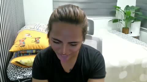 katiefrox  online show from 23, 1, 2025