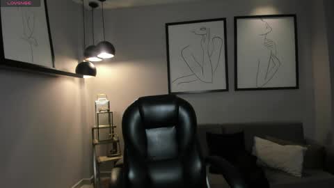 Snapshot of katiestonne chatting on 5, 4, 2026 Kate Stonne online show from 5, 4, 2026