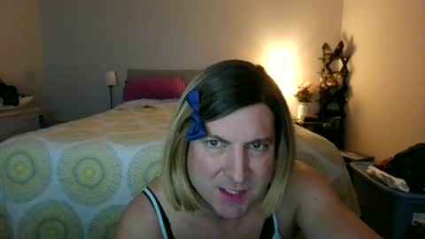 Snapshot of katieutopia chatting on 11, 11, 2025 katieutopia online show from 11, 11, 2025