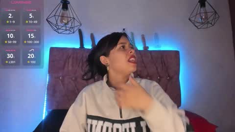 Snapshot of katiie_m chatting on 5, 11, 2025 Katie online show from 5, 11, 2025