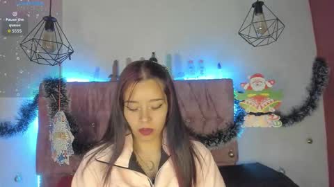 Snapshot of katiie_m chatting on 3, 12, 2025 Katie online show from 3, 12, 2025