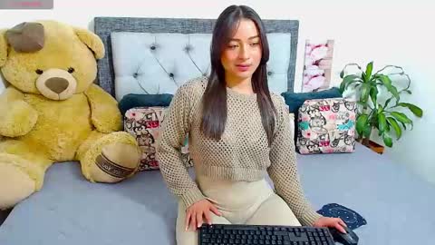 Snapshot of katikloving chatting on 5, 3, 2026 Follow Instagram katikloving online show from 5, 3, 2026