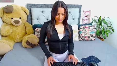 Snapshot of katikloving chatting on 10, 3, 2026 Follow Instagram katikloving online show from 10, 3, 2026