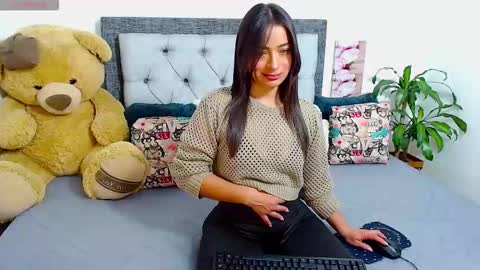 Snapshot of katikloving chatting on 19, 3, 2026 Follow Instagram katikloving online show from 19, 3, 2026