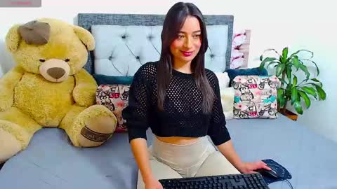 Snapshot of katikloving chatting on 22, 3, 2026 Follow Instagram katikloving online show from 22, 3, 2026