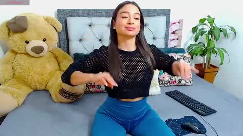 Snapshot of katikloving chatting on 1, 4, 2026 Follow Instagram katikloving online show from 1, 4, 2026