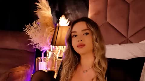 KatJolie online show from 7, 10, 2025