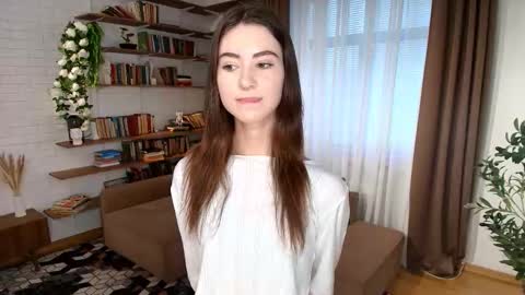 Kate Aurora online show from 4, 3, 2026