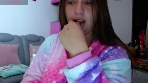 Snapshot of kattie_love chatting on 22, 12, 2025 kattie online show from 22, 12, 2025