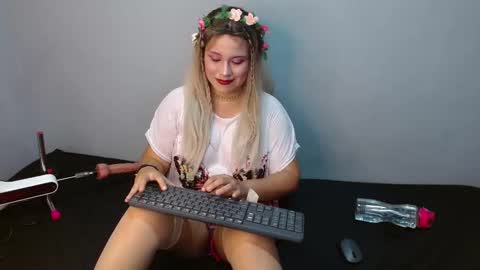 Snapshot of katty_loveless chatting on 12, 10, 2025 Katty Loveless online show from 12, 10, 2025