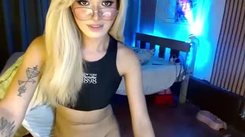 Snapshot of katykiat chatting on 20, 12, 2024 katykiat online show from 20, 12, 2024